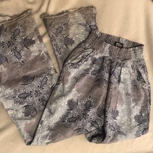**SOLD**Rewash Bohemian style pants size xs